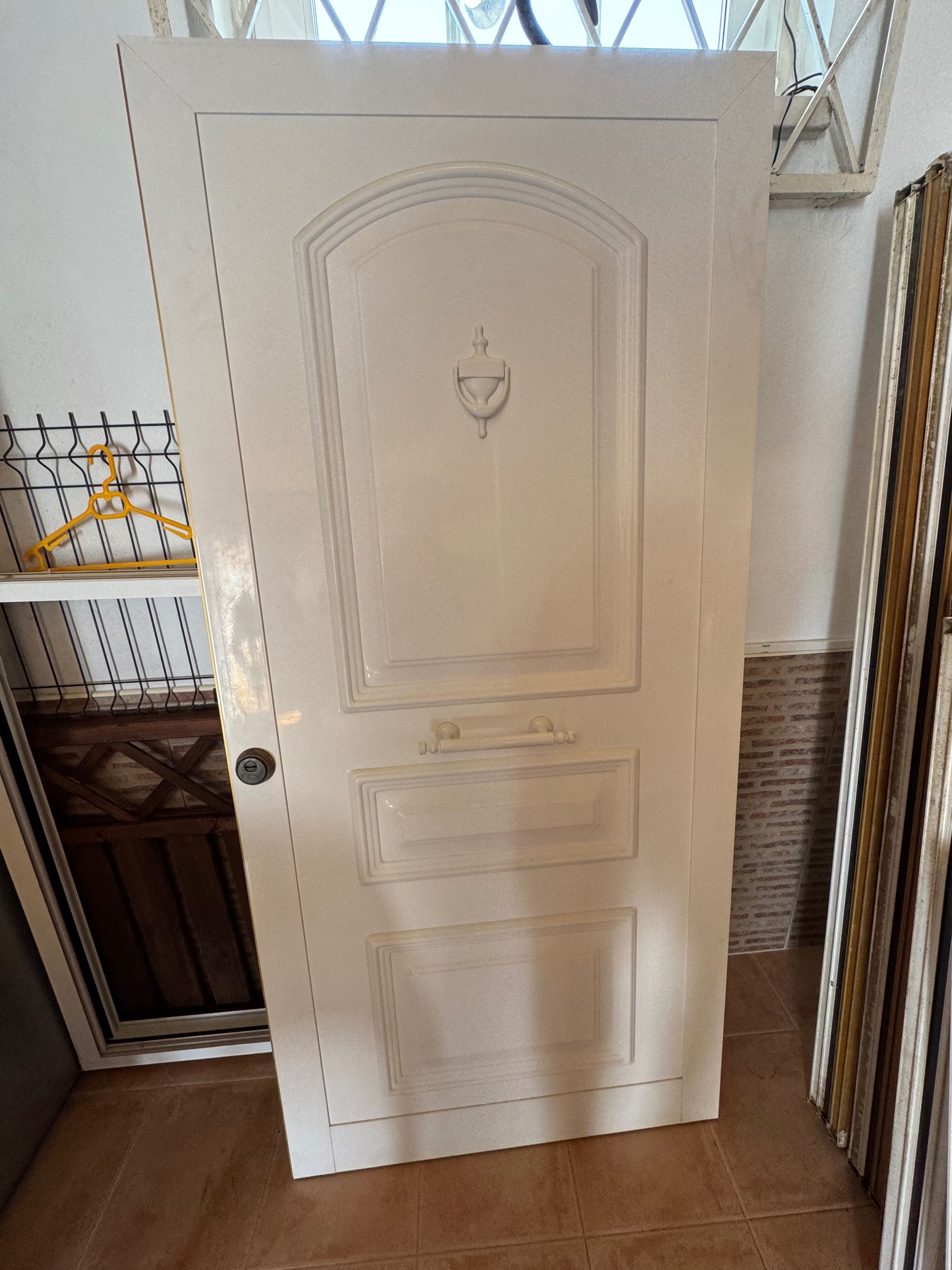 Porta PVC blindada com aplicações