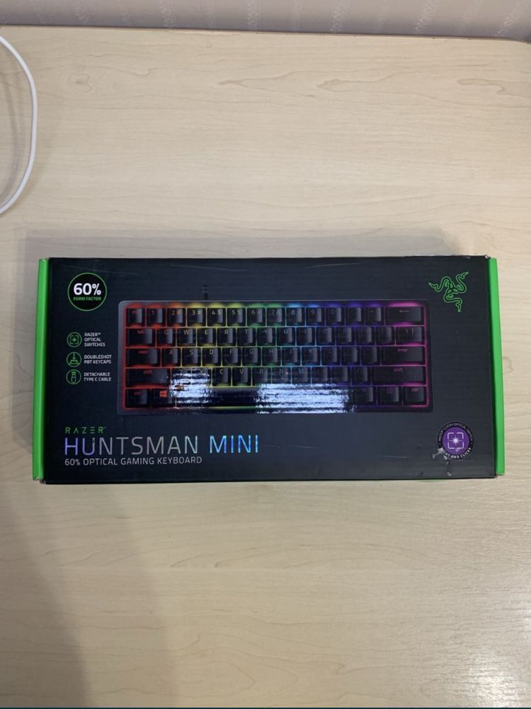 Ігрова клавіатура "Razer Hunstman Mini 60% на фіолетових перемикачах