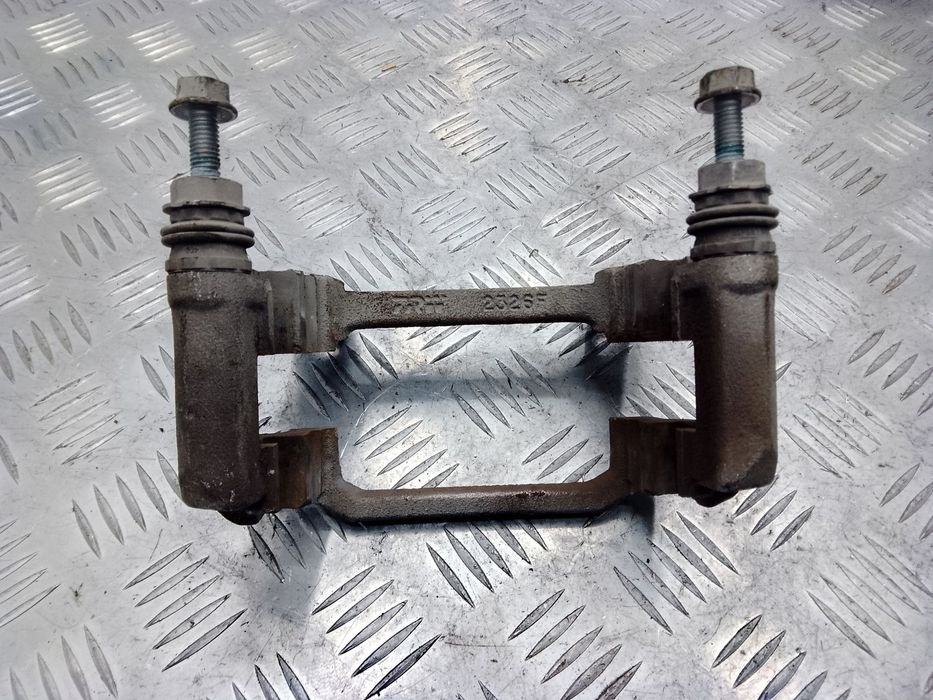 Скоба заднего суппорта левая 80A615425A для Audi Q5 ІІ FY 2016-2025