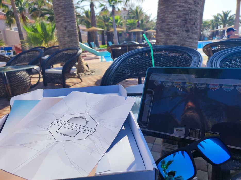 Gra Białe Lustro - gra detektywistyczna + domowy escape room | NOWA