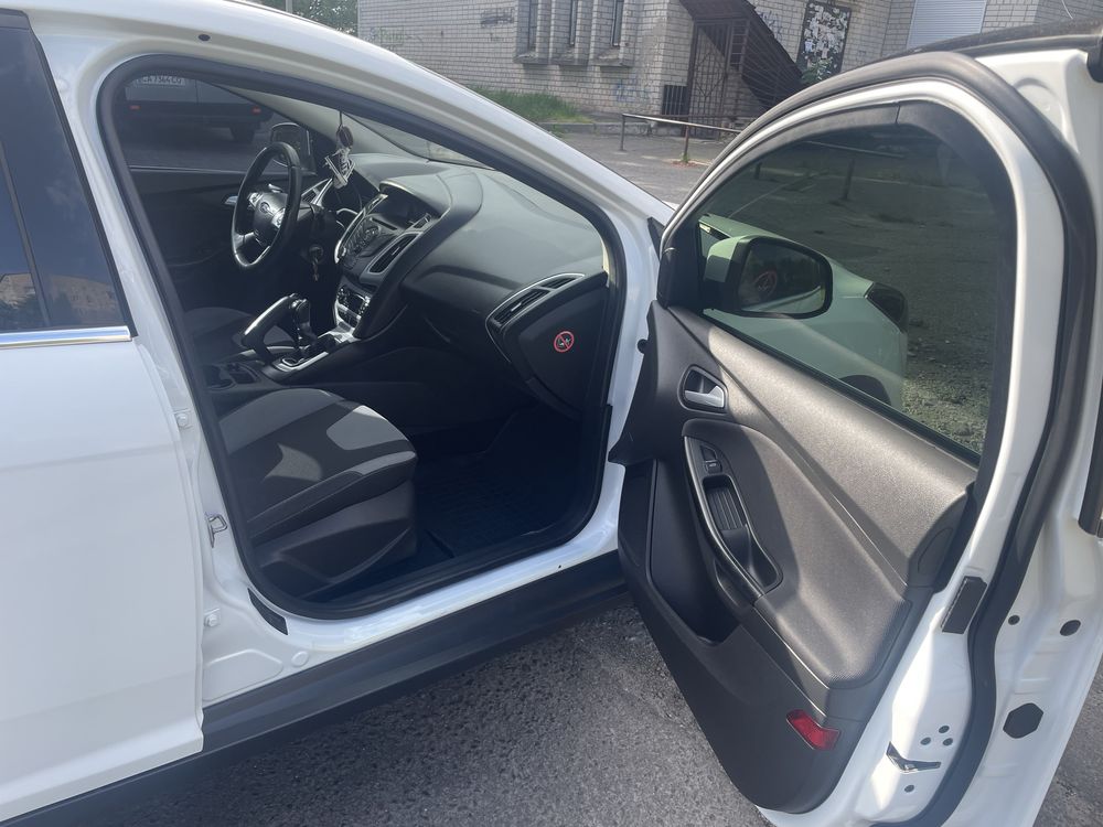 Ford focus white