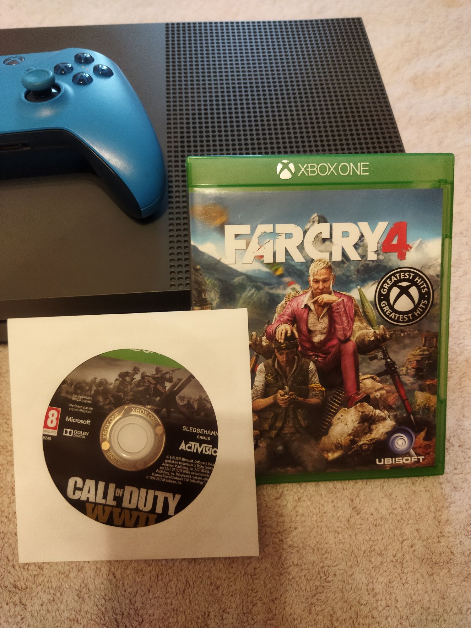 Xbox One S + акаунт ( GTA 5, Mortal Kombat XL, Halo 5, Gears of War 4)