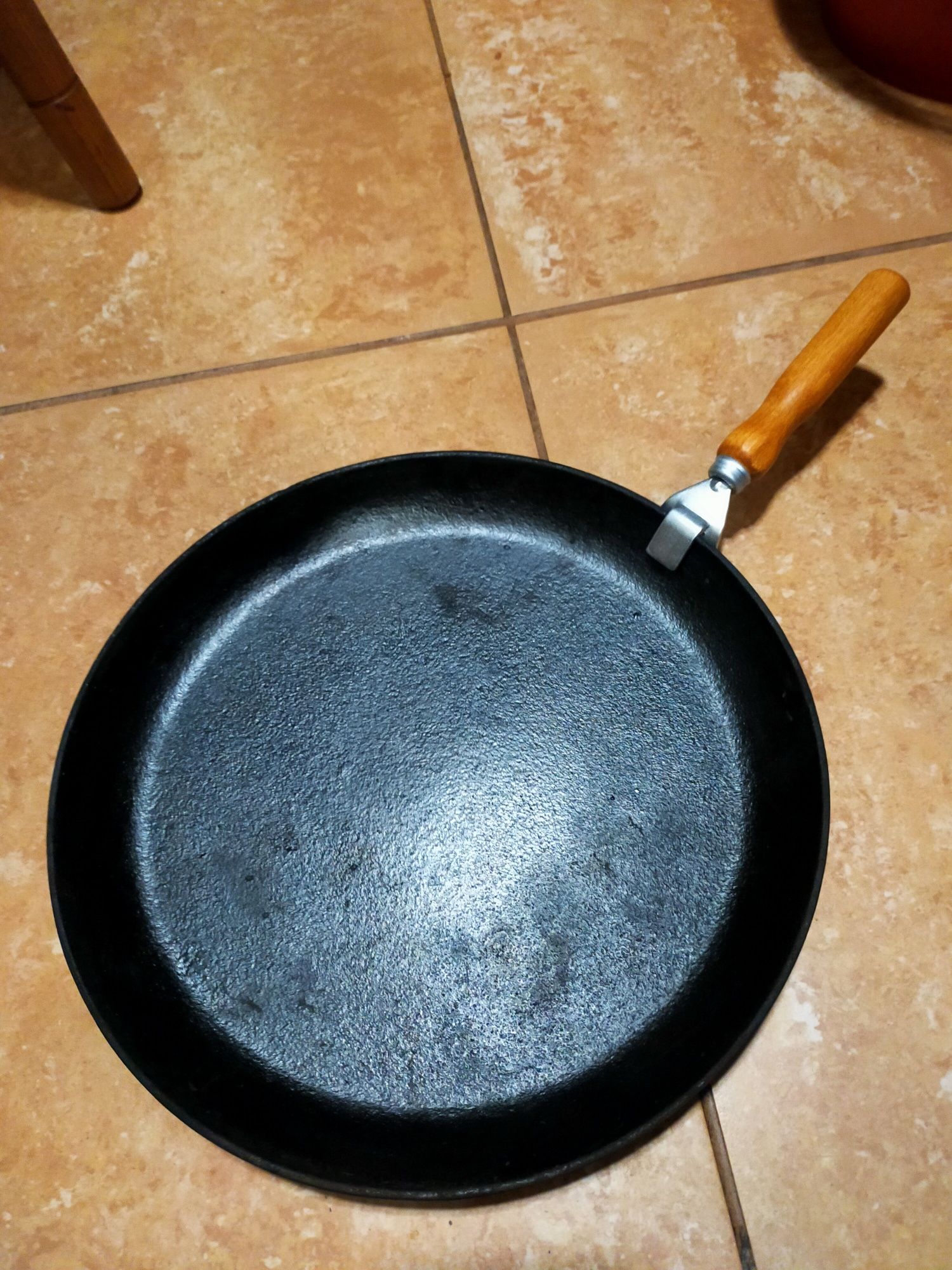 Чавунна сковорідка (пательня)