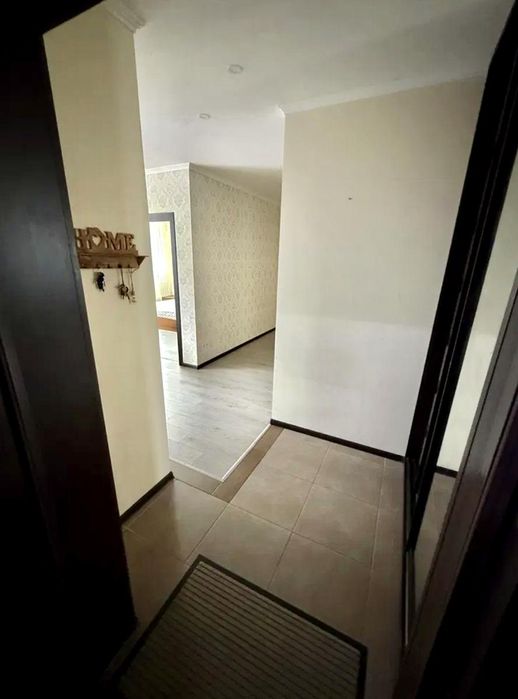 Простора 3-кімнатна квартира 100 м² з якісним ремонтом Олени Пчілки 8