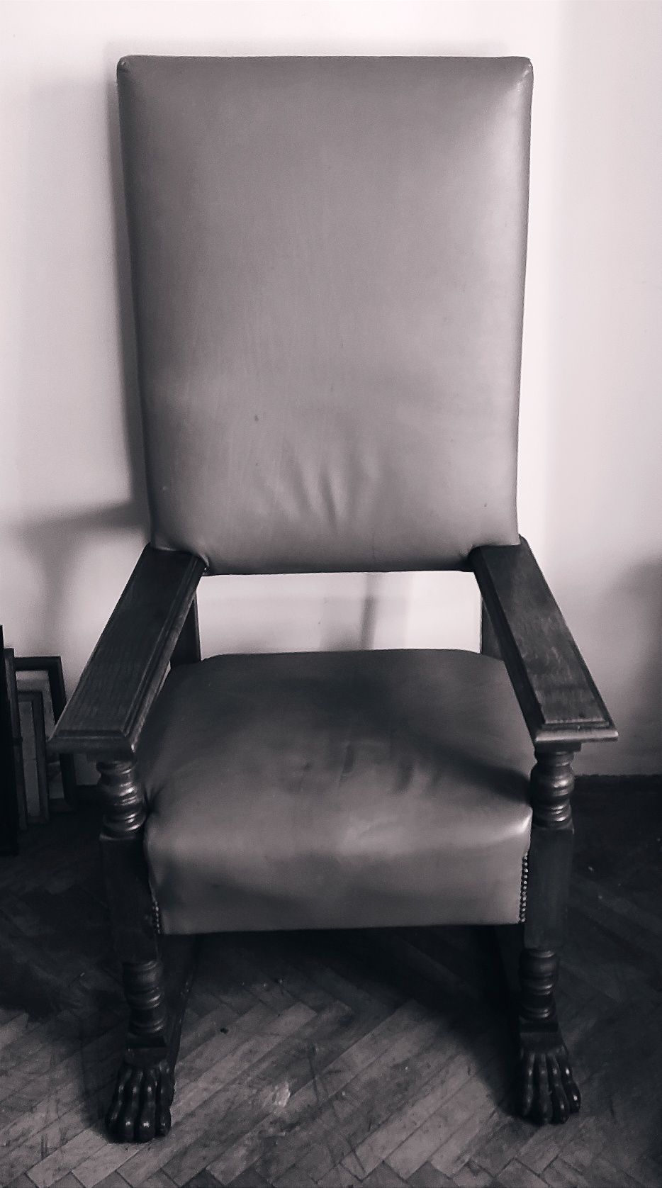 Duży tron fotel neorenesansowy na lwich łapach  XIX wiek