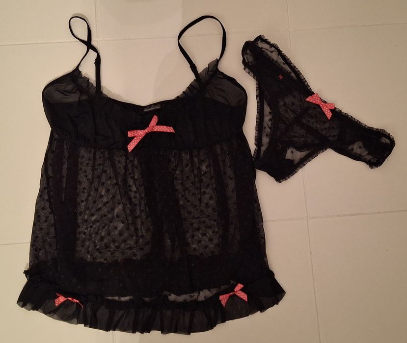 Bielizna Obsessive bardzo krótka koszulka i stringi. Rozmiar z metki S