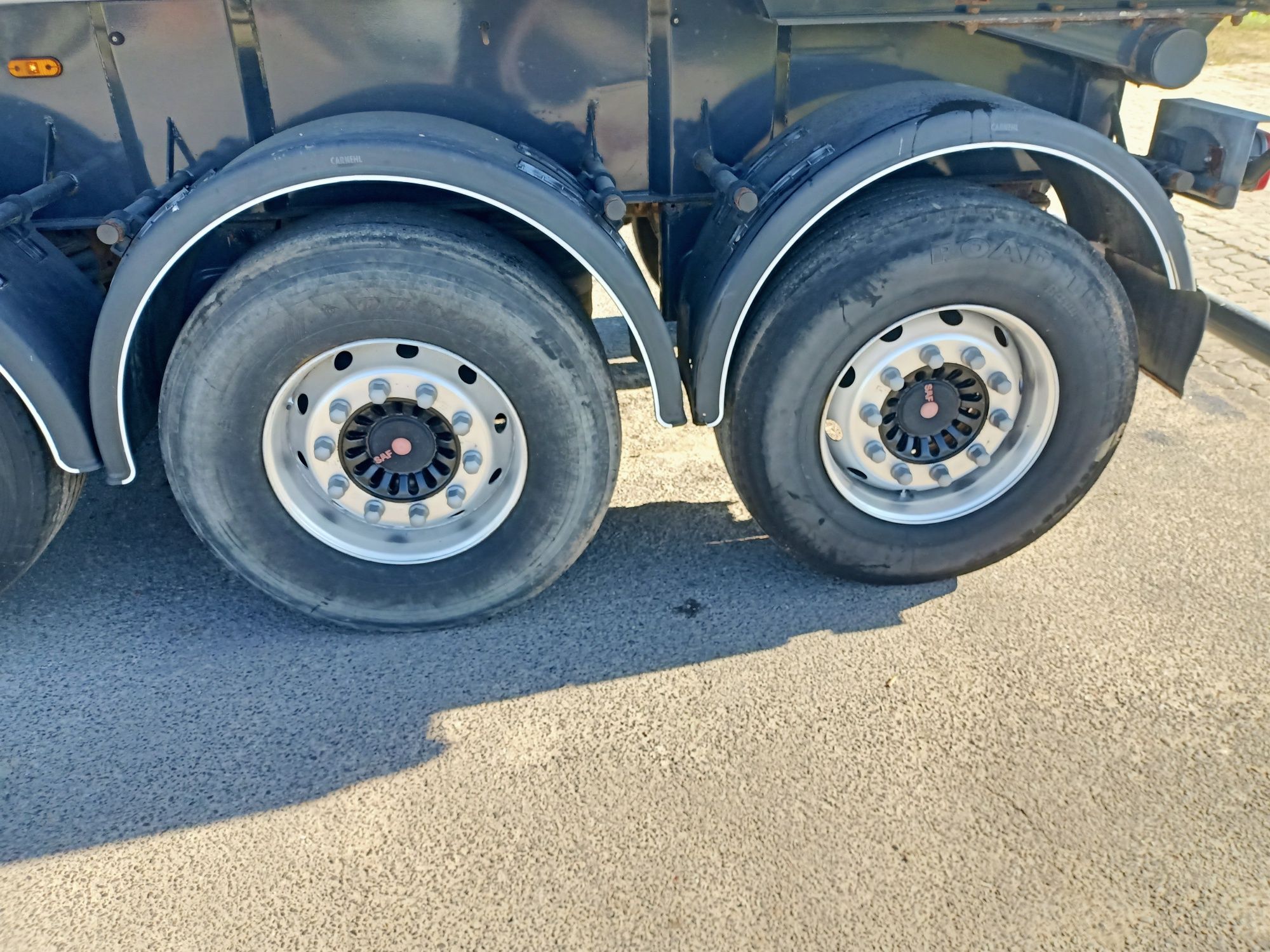 Naczepa Wywrotka Carnehl 26m3 osie Saf Intrax