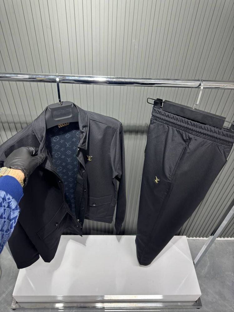 Костюм Hugo Boss,Louis Vuiton