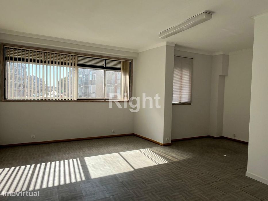Escritório com 60m² para Arrendamento em Odivelas