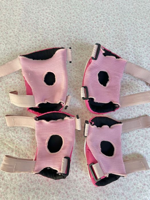 Conjunto capacete + colete refletor + proteções de criança