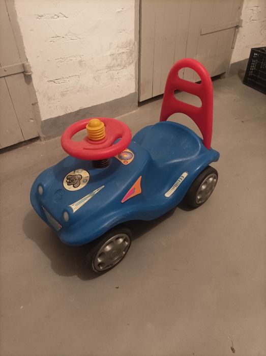 Autko, jeździk dla dzieci.