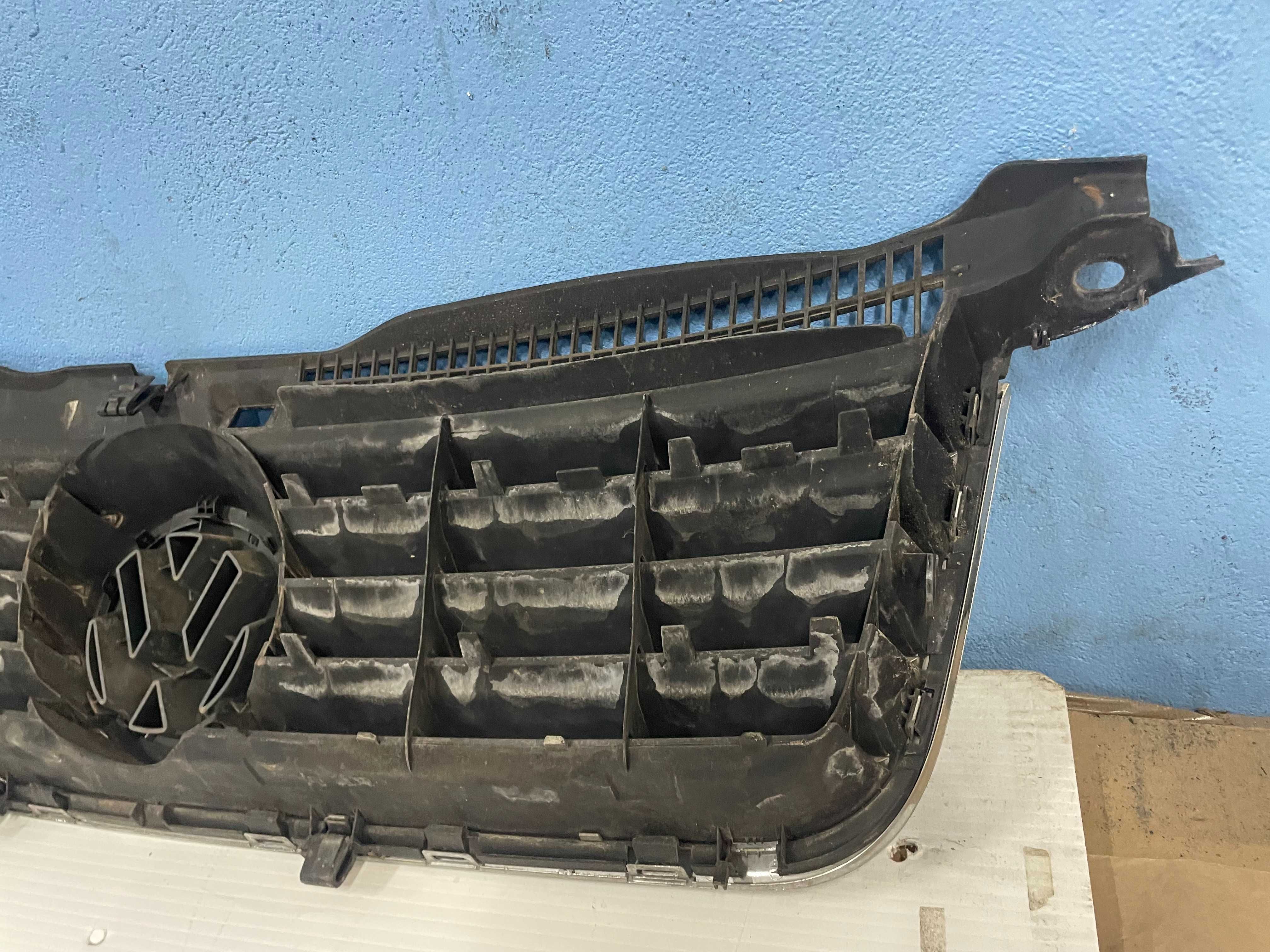 Grill / Atrapa chłodnicy / kompletna VW Passat B5