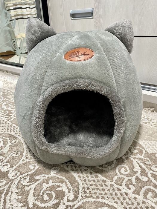 Домик, будка для собачки чи котика.