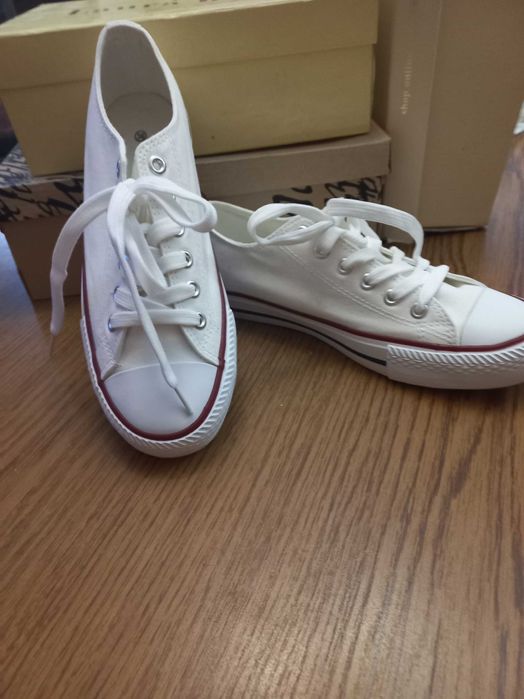 Кеди спортивні білі