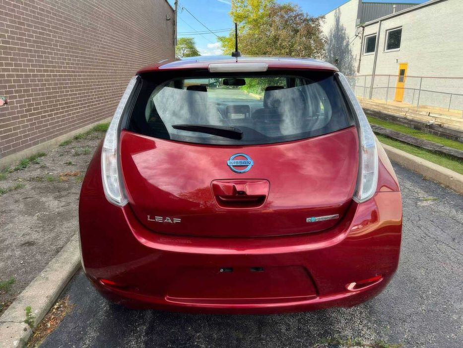 Nissan LEAF      2015
