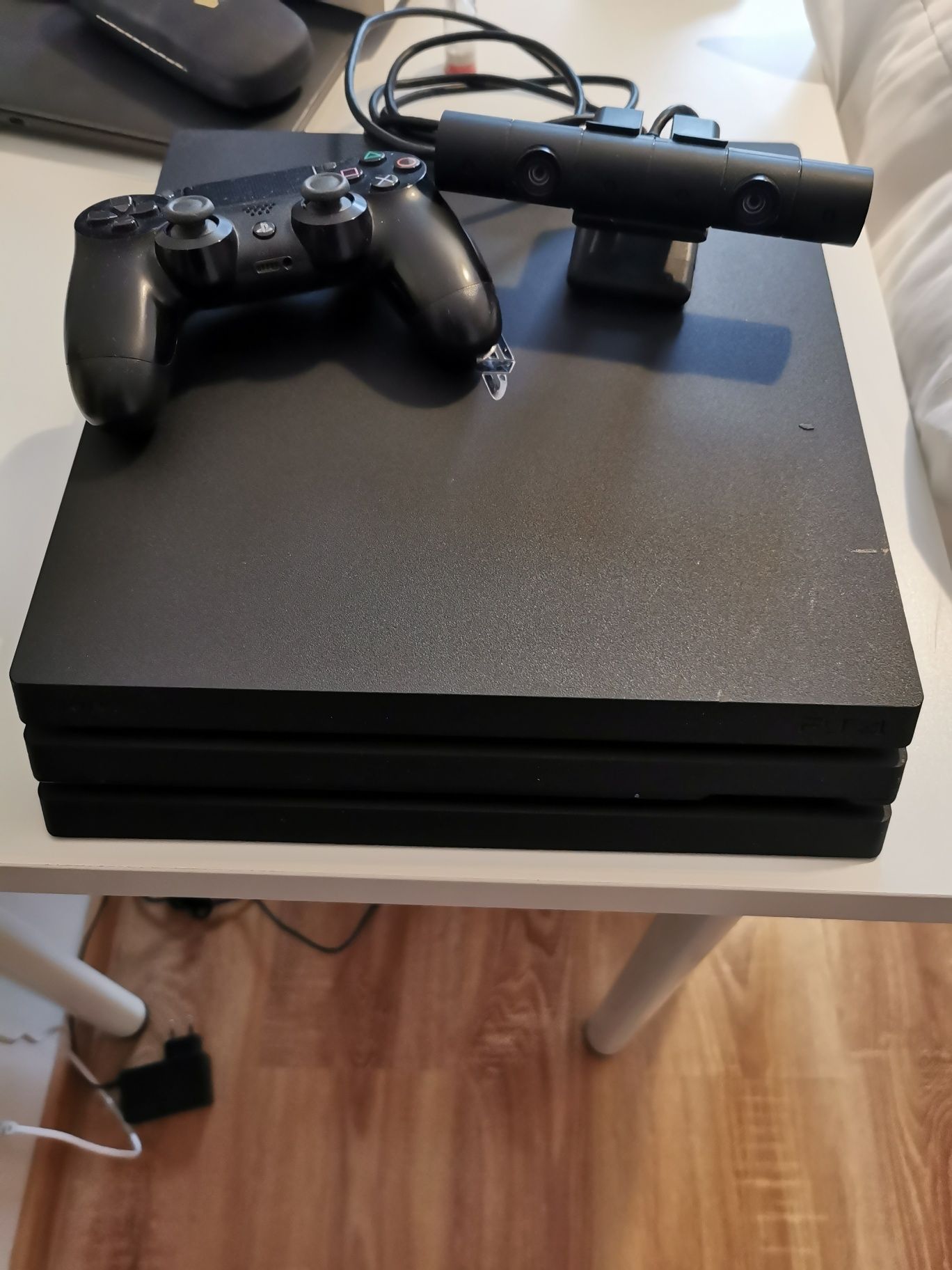 Ps4 pro 1tb, pad, kamera, gry