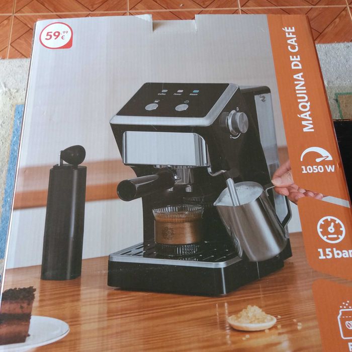 Máquina de café, com pouquíssimo uso