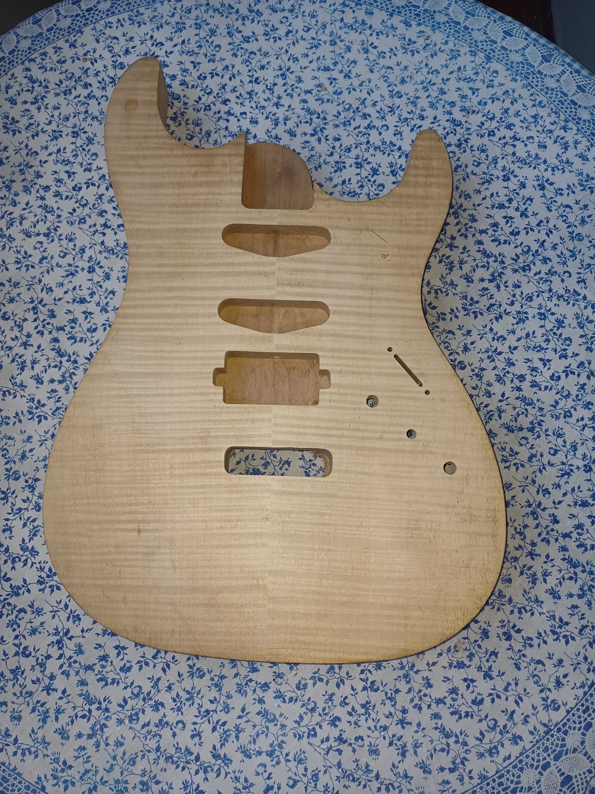 Corpo guitarra Strat Flame maple top