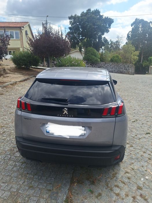 Peugeot cinza 3008