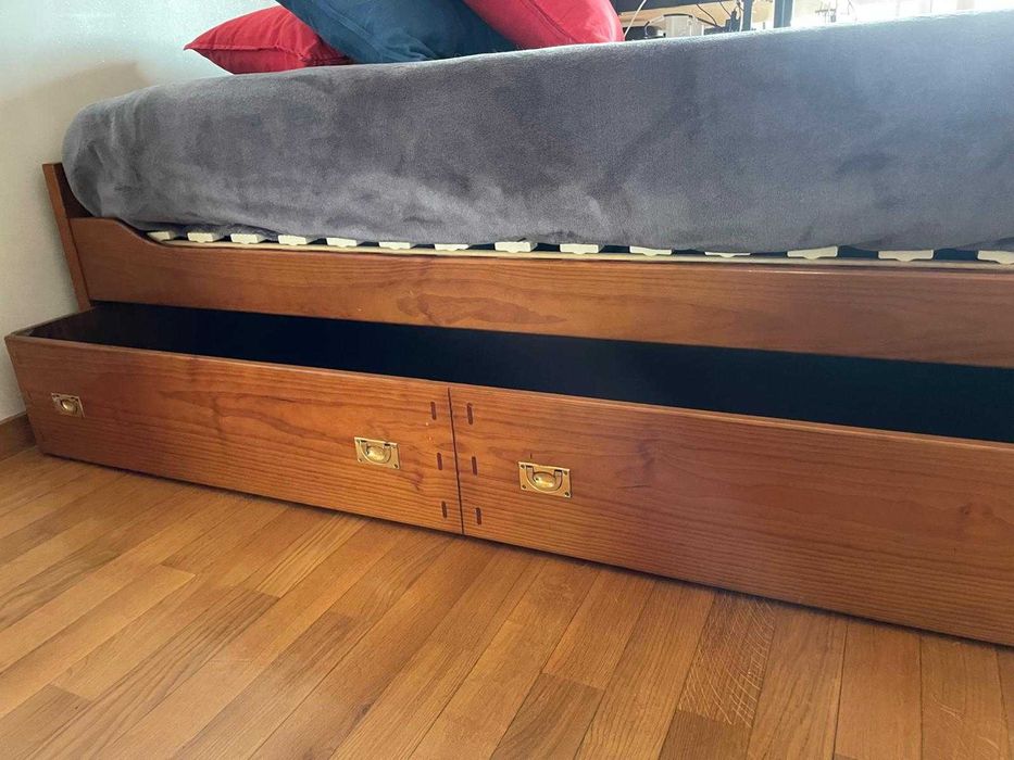 Cama tipo estúdio com gavetão e camiseiro em ótimo estado