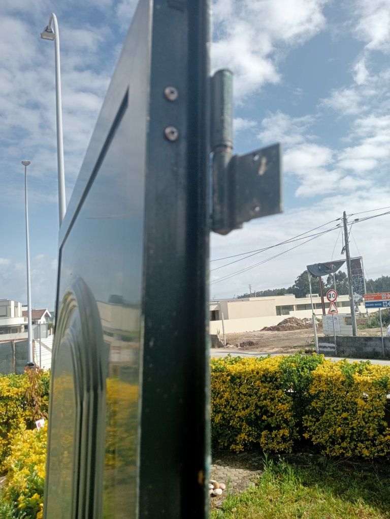 Porta de entrada em alumínio