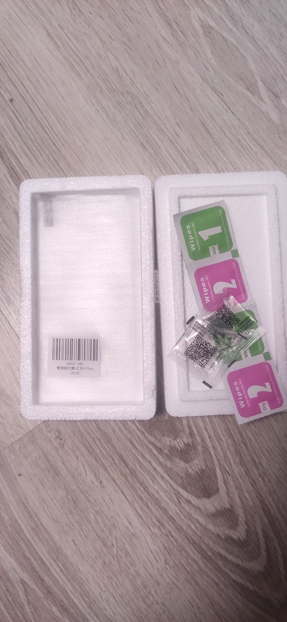 Продам защитное стекло. Сяоми редми 5+.