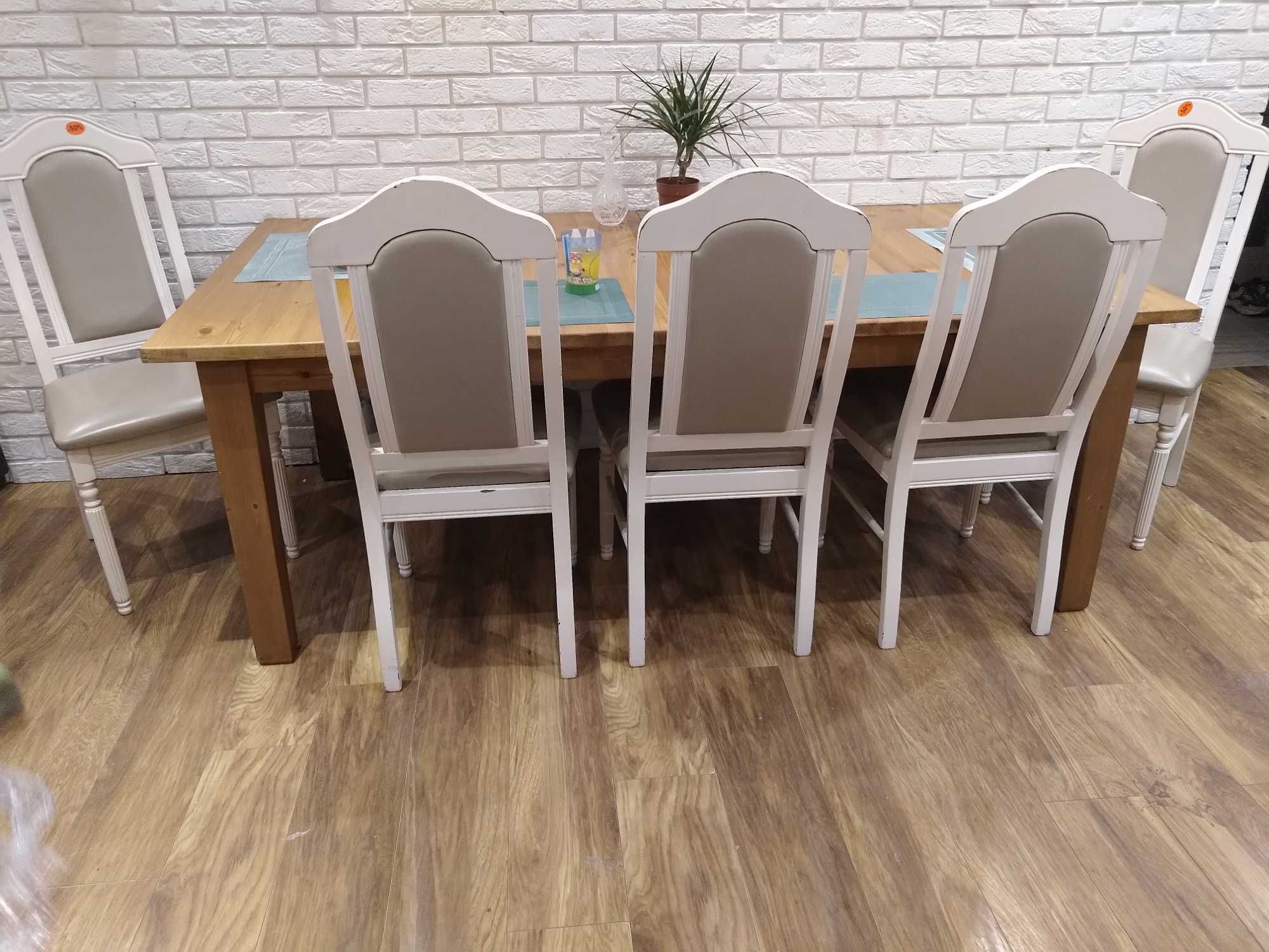 Zestaw  drewniany stół plus 5 krzeseł