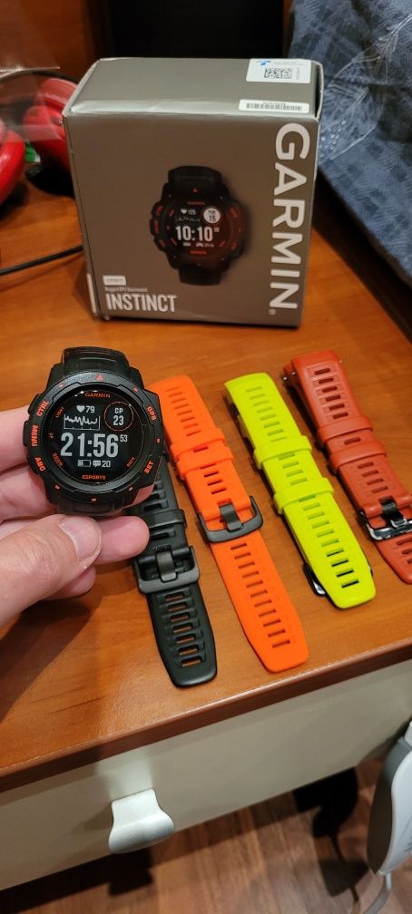 Продам Garmin instinct Esports blak lava