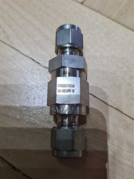 nowy Zawór zwrotny 6000 psig Swagelok SS-CHS6mm-10 10szt