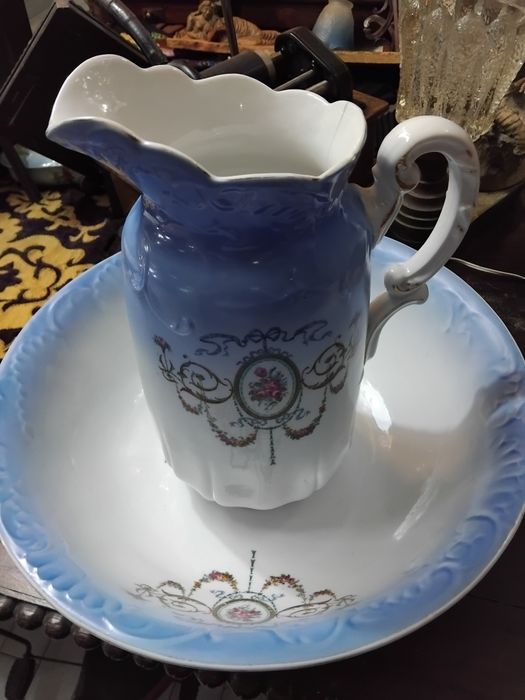 Jarro e bacia  de porcelana  vista alegre  séc XIX