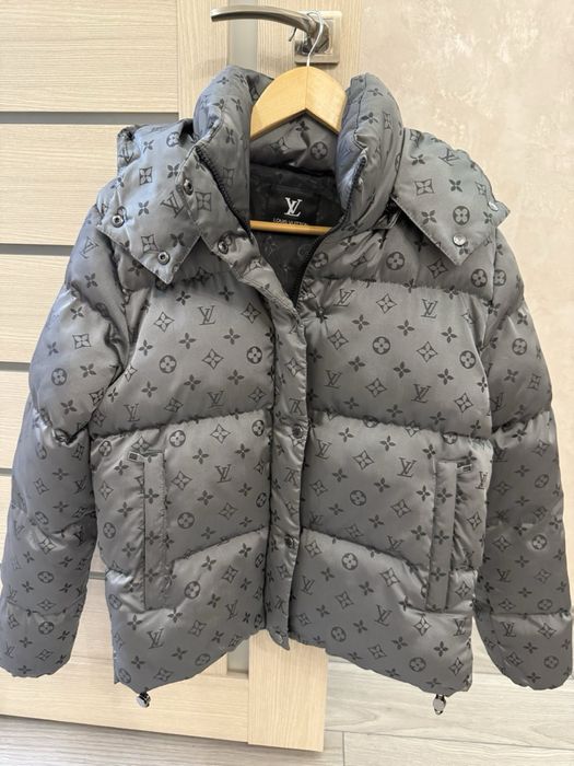 Продам короткий пуховик