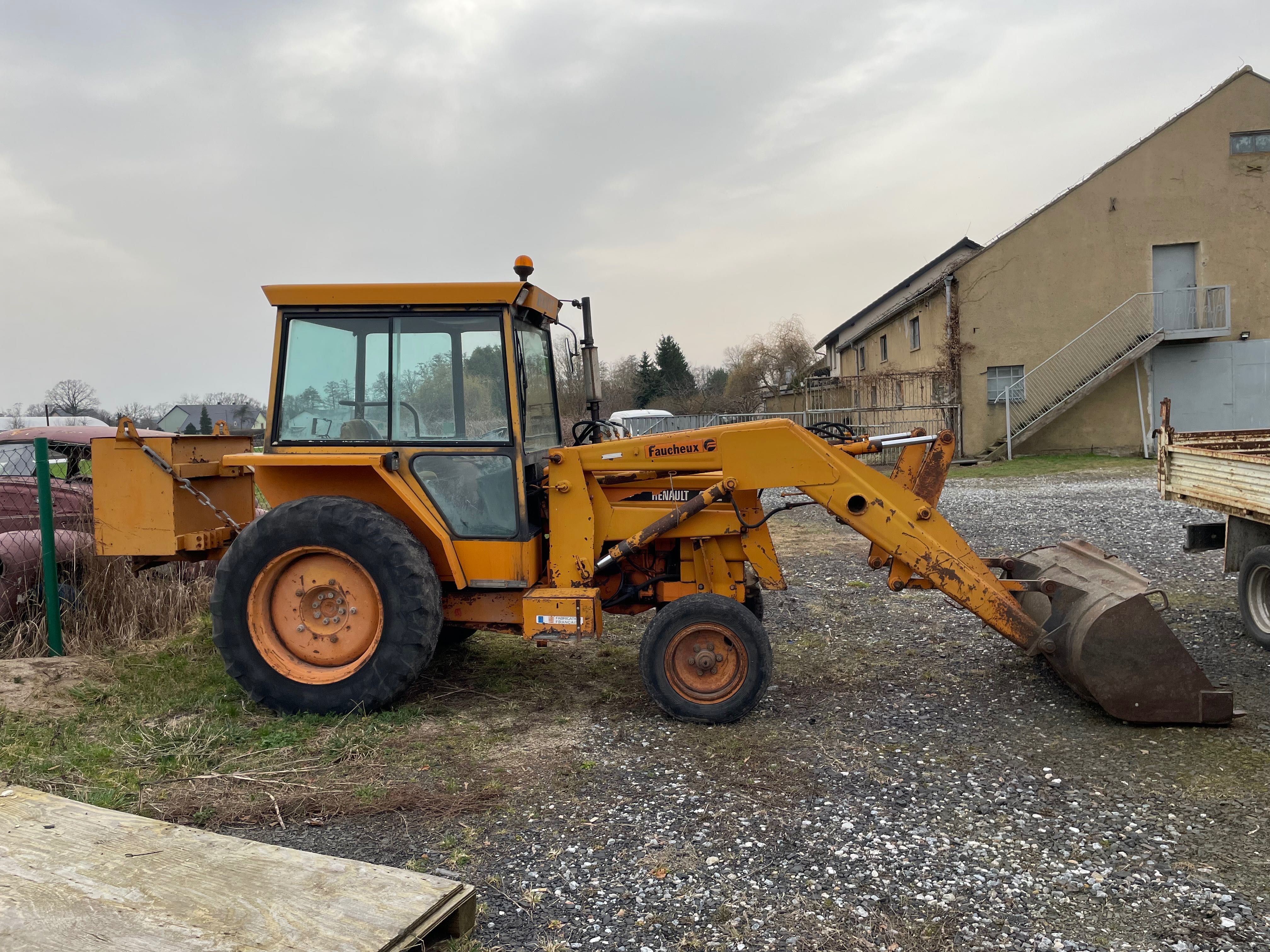 Renault 462 traktor Ciągnik z turem