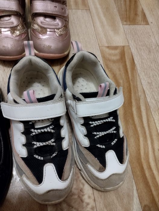 Взуття для дівчинки, ботінки, сапожки зимові, кросівки.