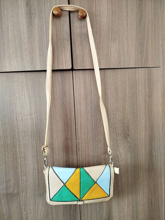 Сумка жіноча з внутрішніми карманами.