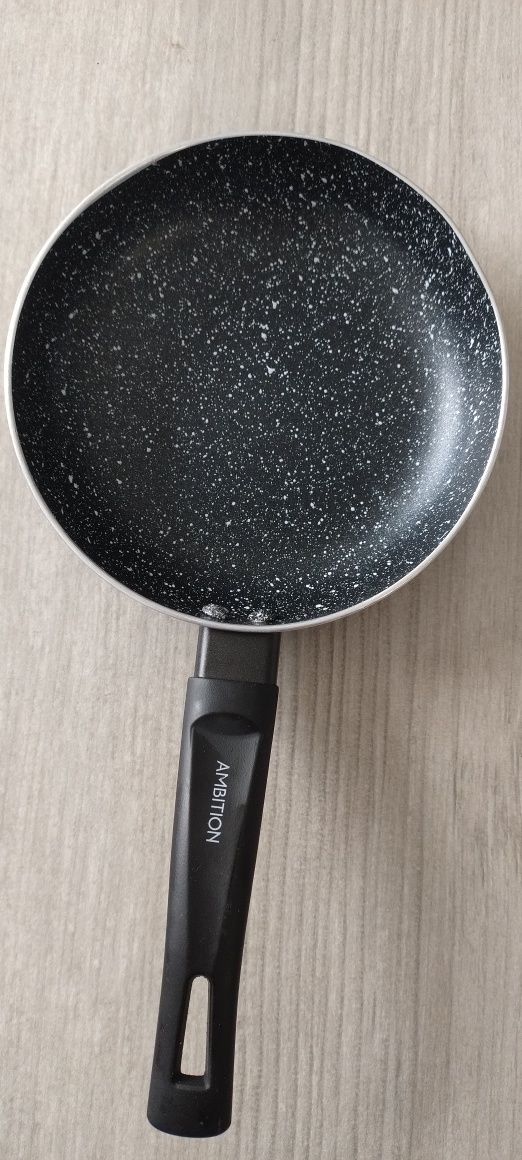Patelnia nowa artykuły domowe kuchenne