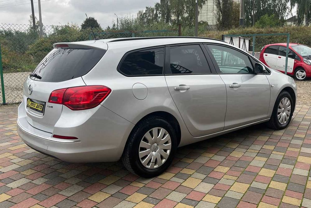 Opel Astra 2013 рік