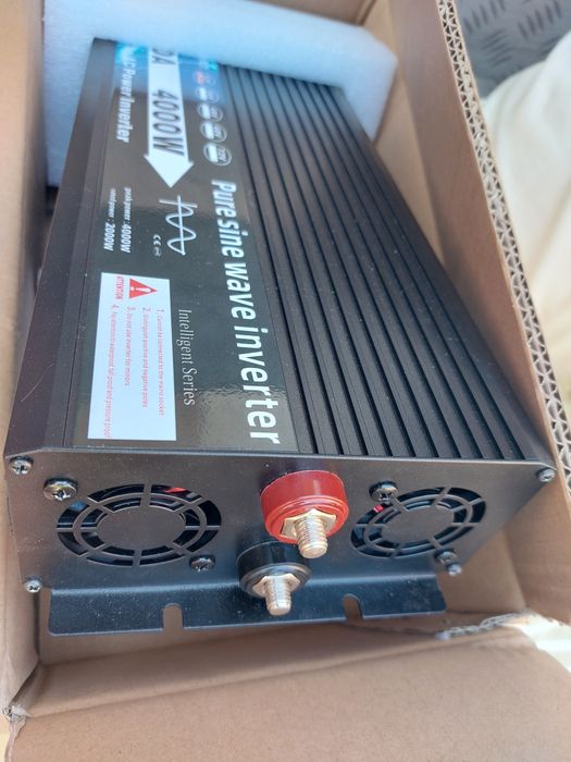 Інвектор Volttronik з чистим сінусом 12/220 вольт 4квт.