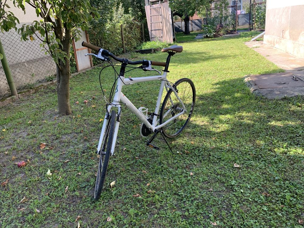 Спортивний велосипед 28 колеса shimano schwalbe рама 57 beone