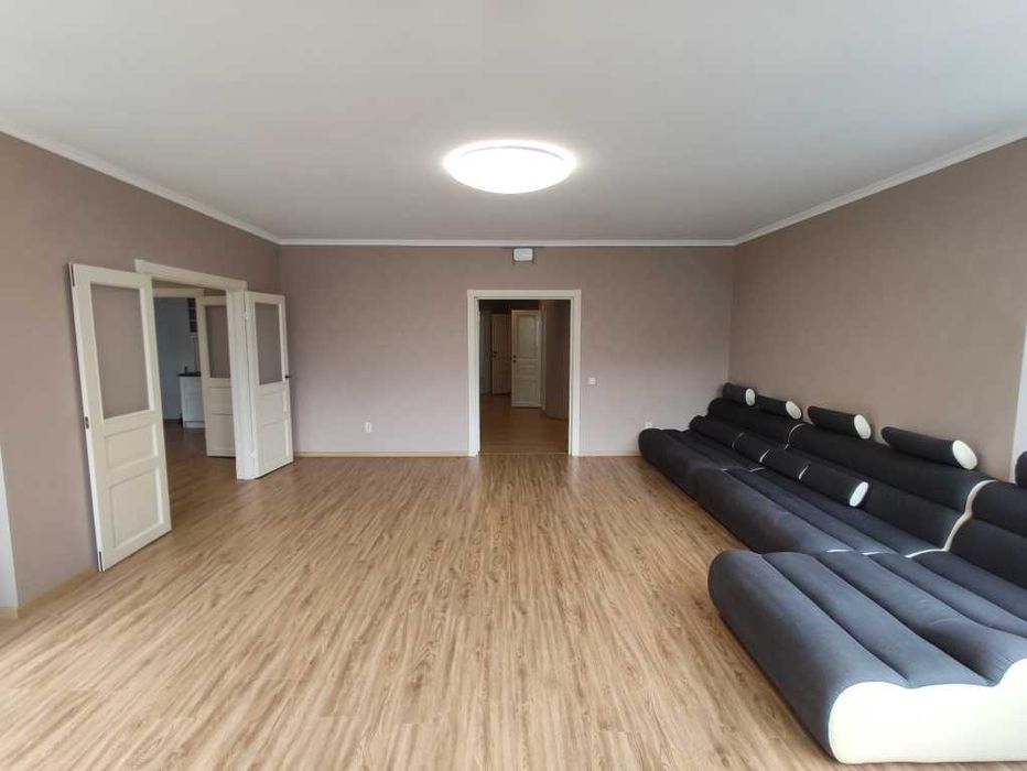 Продаж 4-к квартири. Раїси Окіпної, 8. 3 пов. Русанівка. Лівобережна