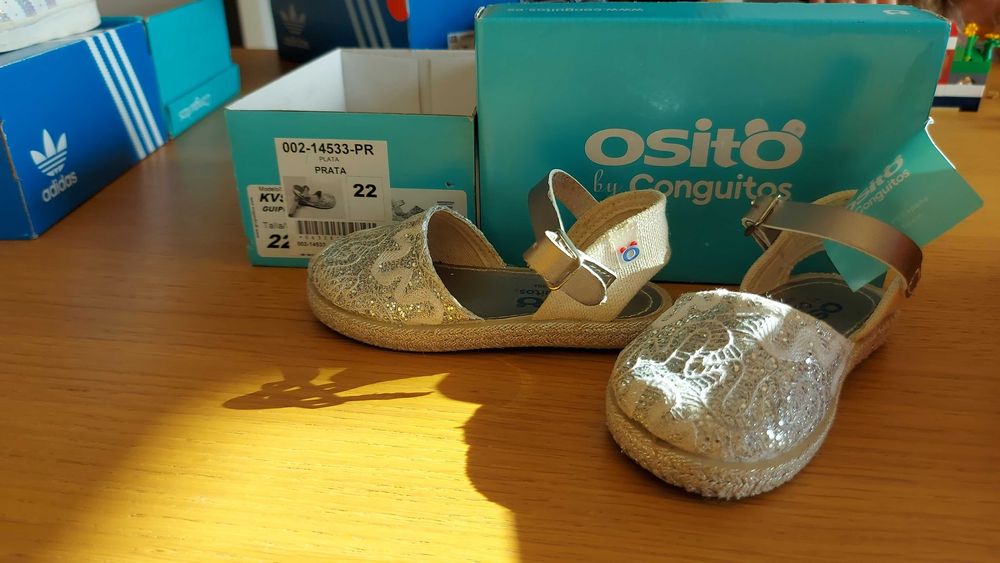 Vários pares sapatos/sandálias menina