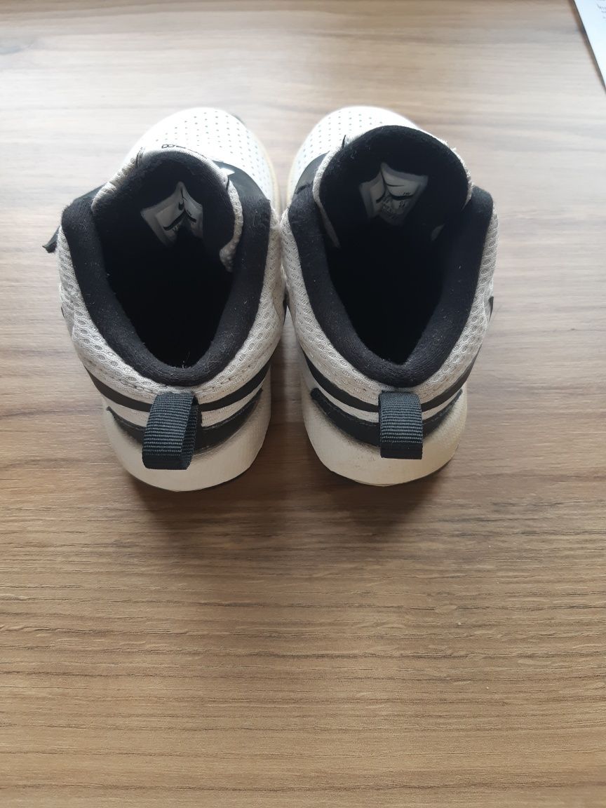 Buty adidasy dziecięce Nike 25