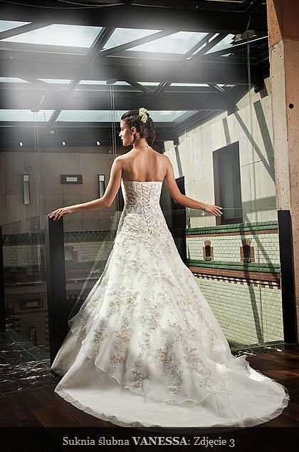 Suknia ślubna Annais Bridal model Vanessa