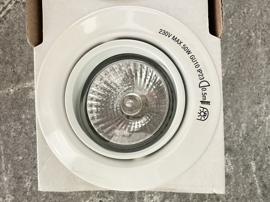 Oprawy sufitowe/ halogeny 230v. 3x50W NOWE