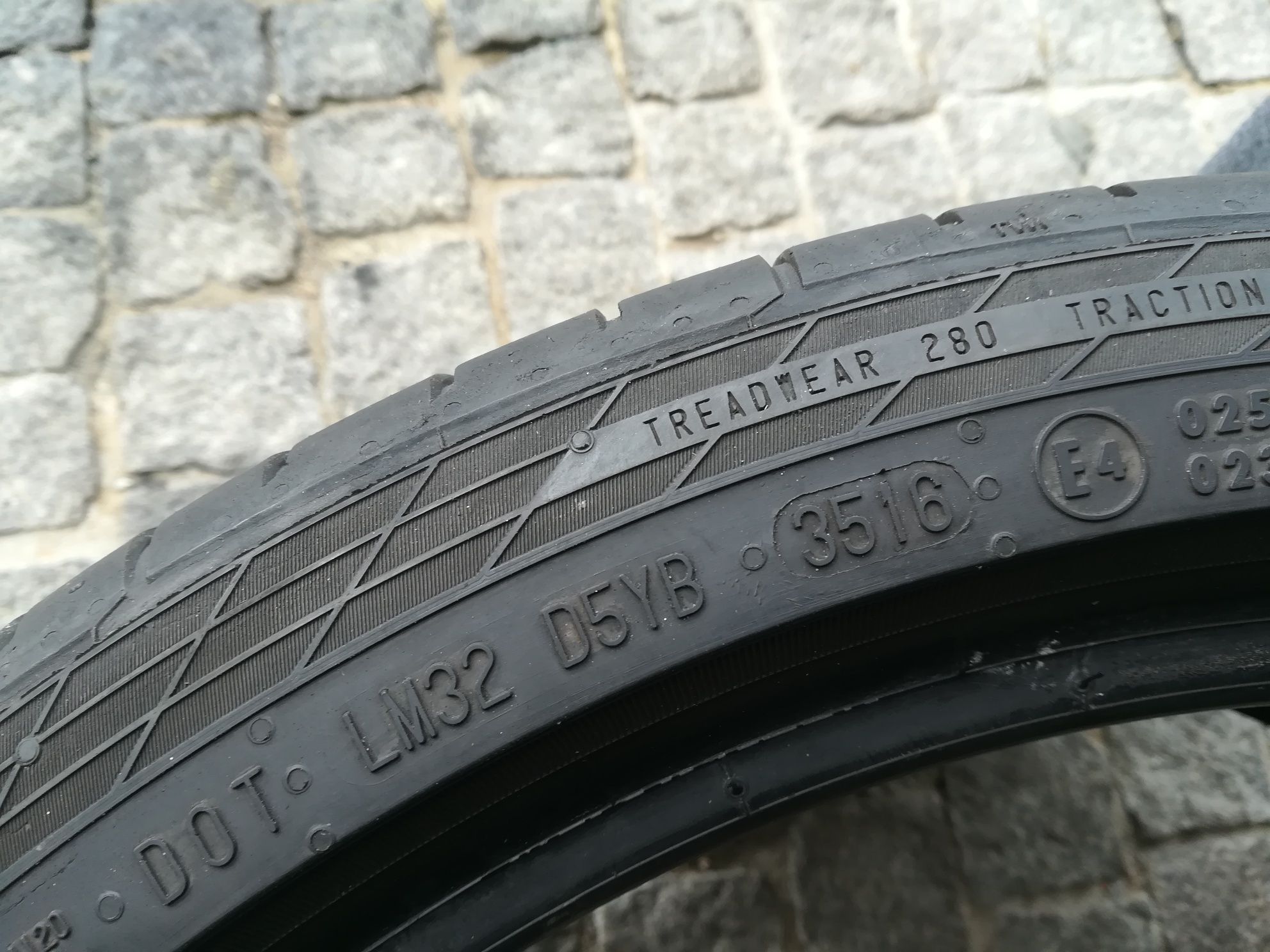2 pneus 255 35 r19 Runflat continental