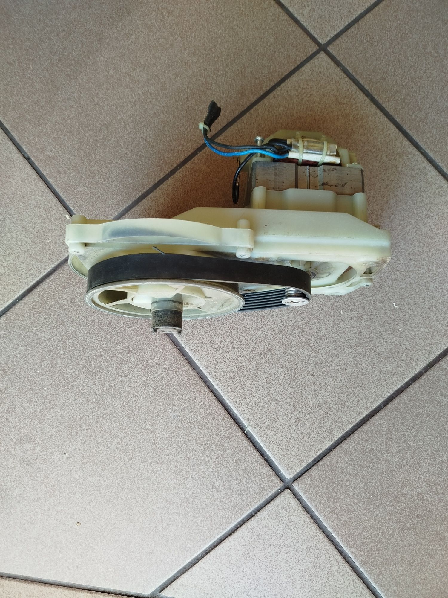 Przekładnia, napęd, pasek wielorowkowy do kosiarki elektrycznej HANDY