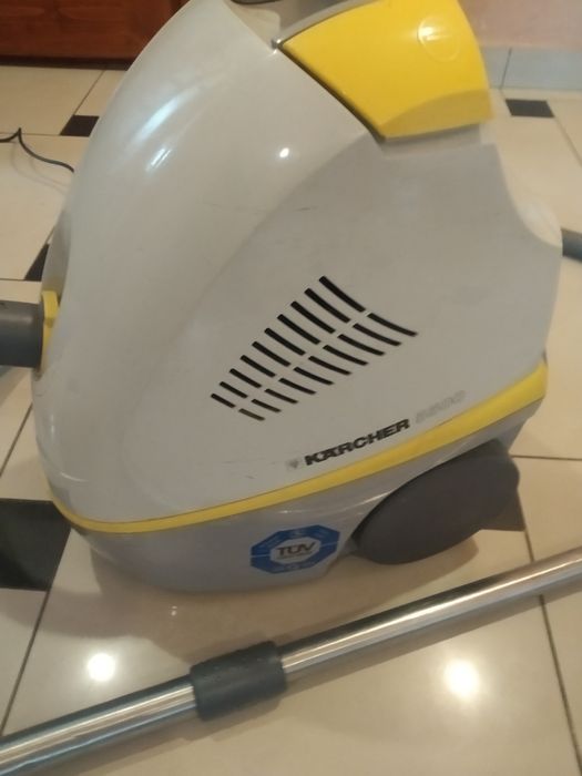 Пилосос Karcher для вологого прибирання.