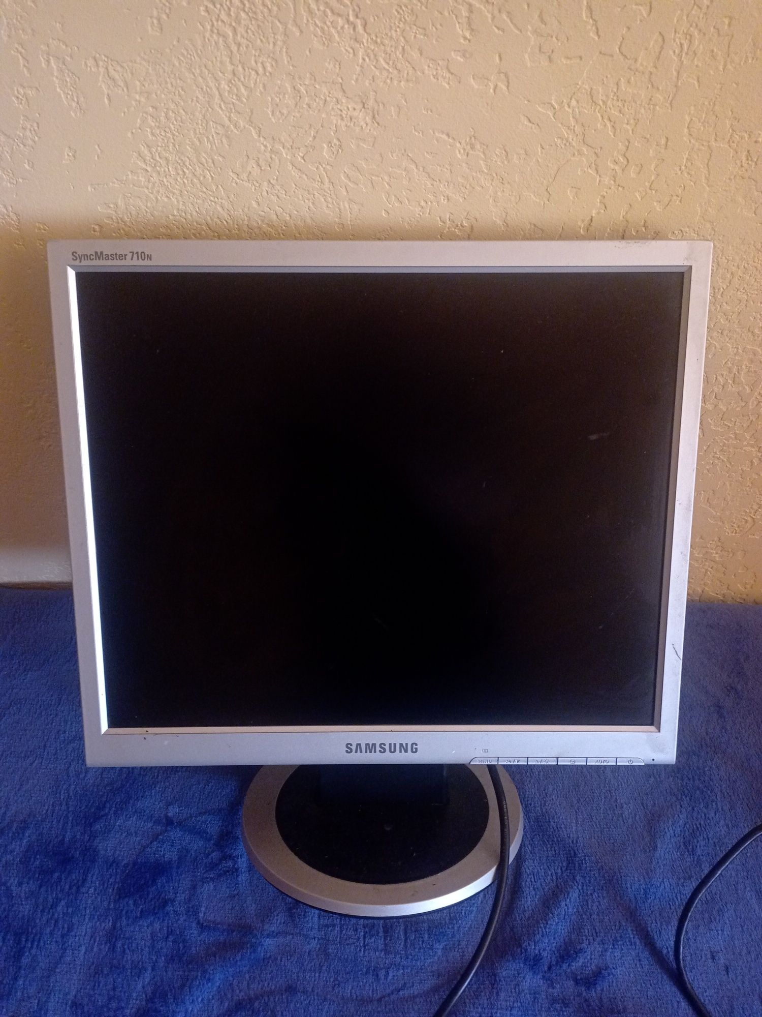 Монитор Samsung syncmaster 710n