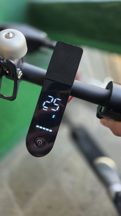 Продаю електросамокат у гарному технічному та зовнішньому стані.