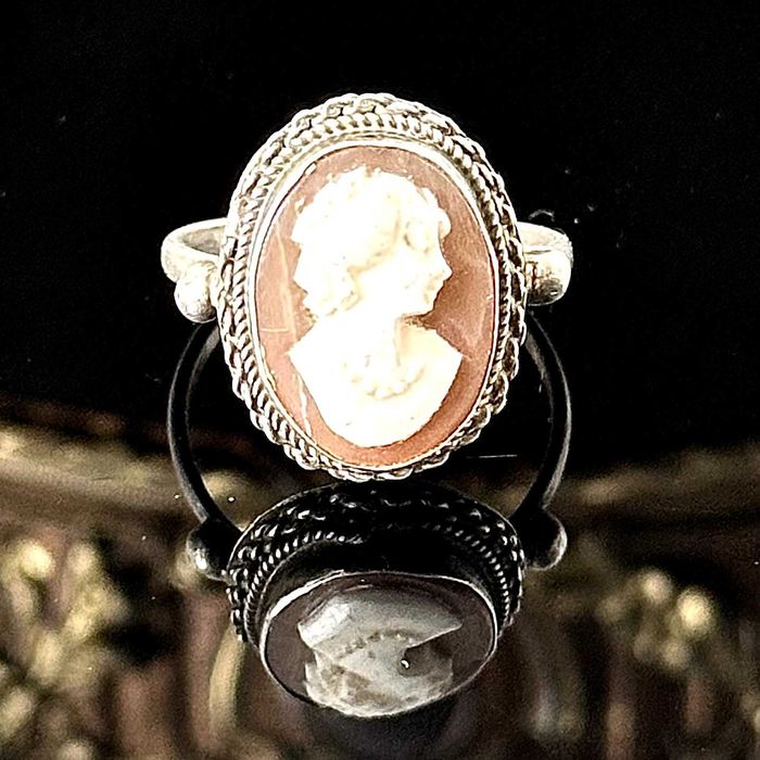 Srebrny pierścionek z Kameą z ok. 1860 roku Napoleona II, próby 800