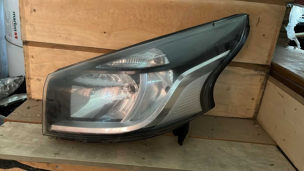 Ótica esquerda RENAULT TRAFIC III Van